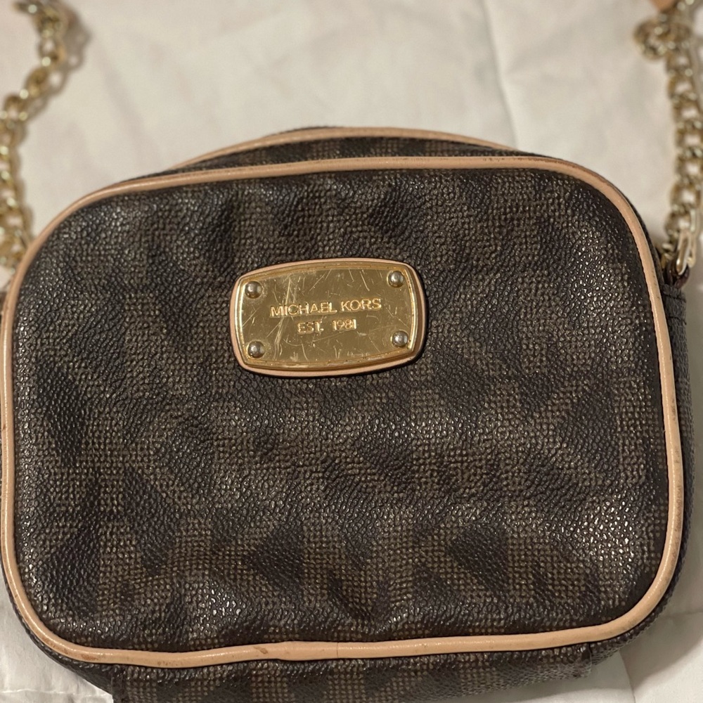Michael Kors full zip cross body purse - Picture 2 of 3